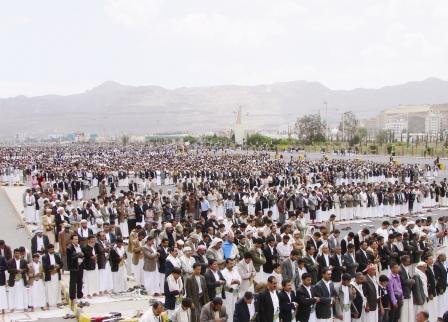 ملايين المواطنين يؤدون صلاة «جمعة التسامح» في العاصمة صنعاء أمس